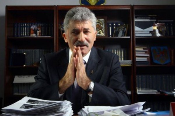 Primarii PDL, certaţi de conducere că nu au fost iuţi cu cheltuirea banilor primiţi de la Guvernul Ungureanu